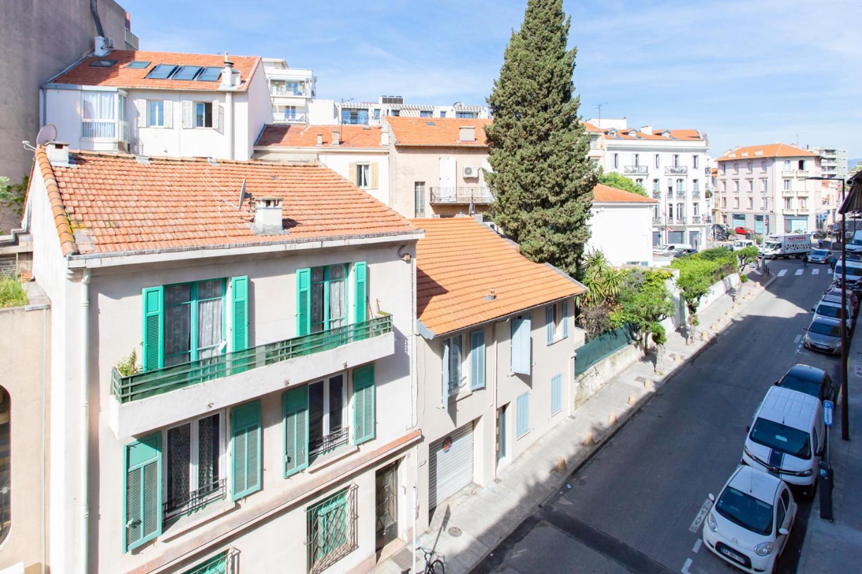 Appartement 5min Train Station & Sea - Ac & Balcony *